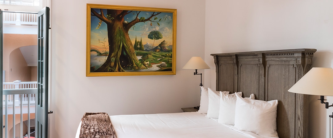 Dauphine Queen Deluxe picture